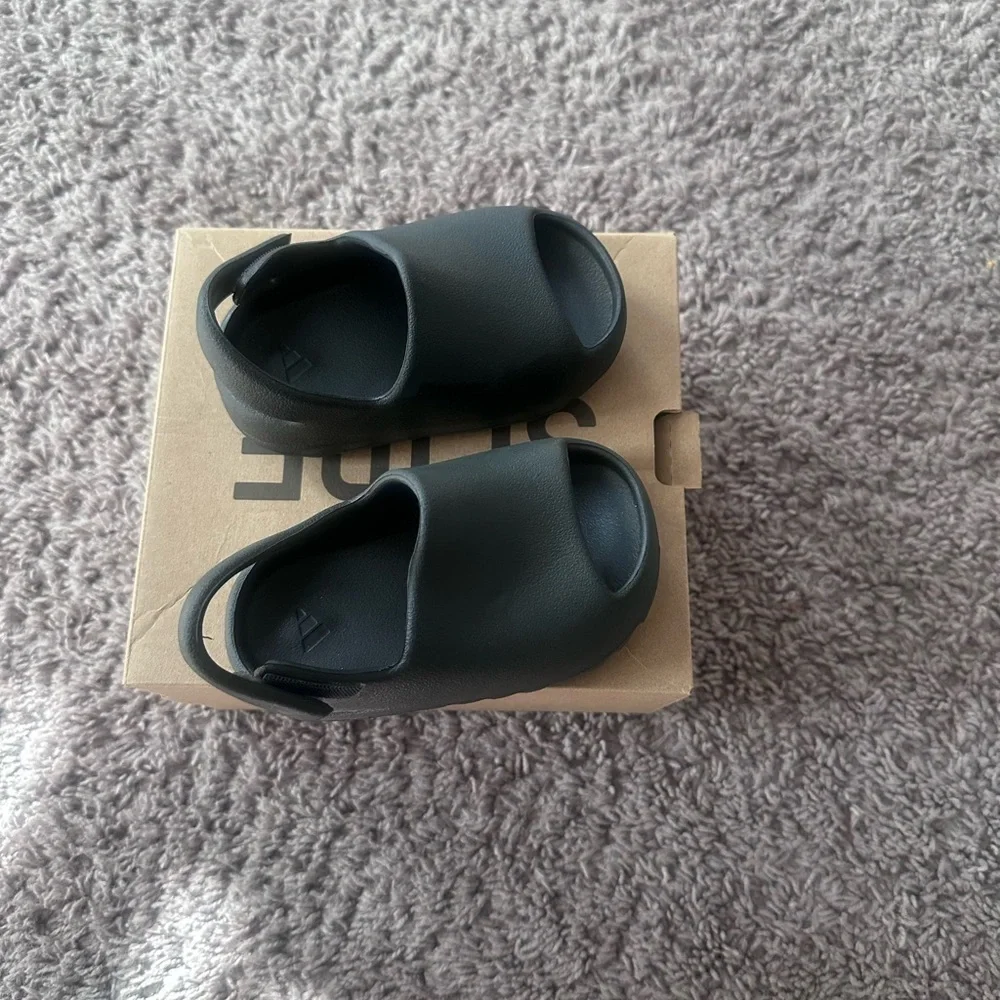 Preloved Yzy slide infants. Black Slip-On Shoes
